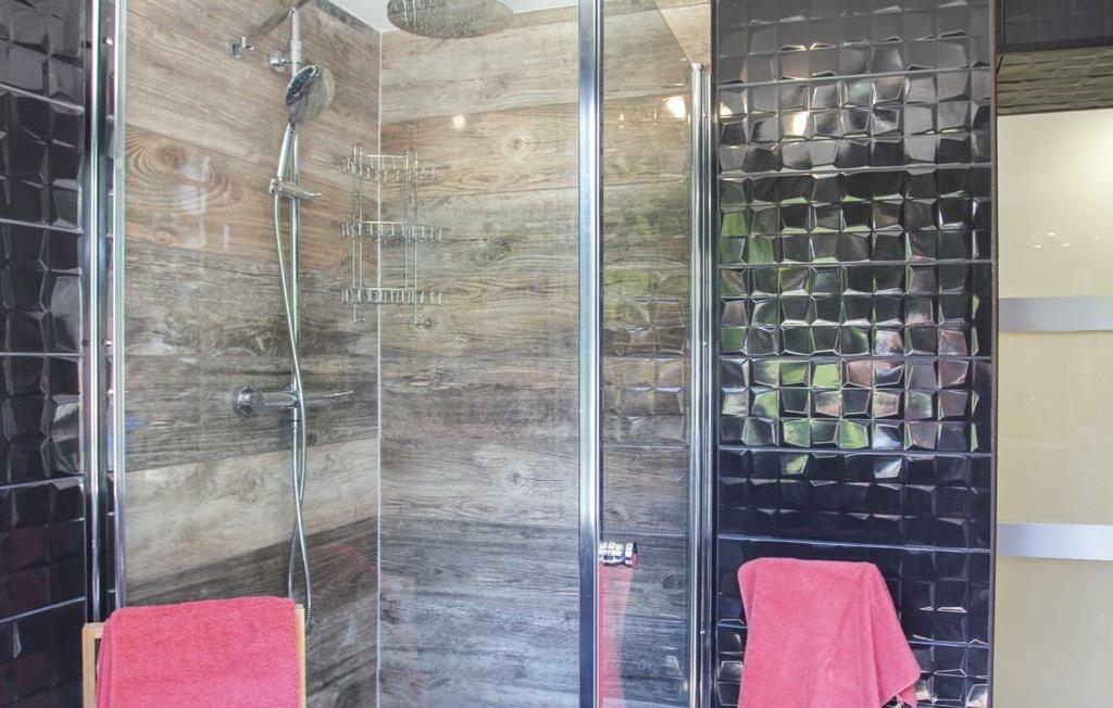 Maison 4 Etoiles Et Studio 3 Etoiles Independants Avec Piscine Л'Иль-сюр-ла-Сорг Экстерьер фото