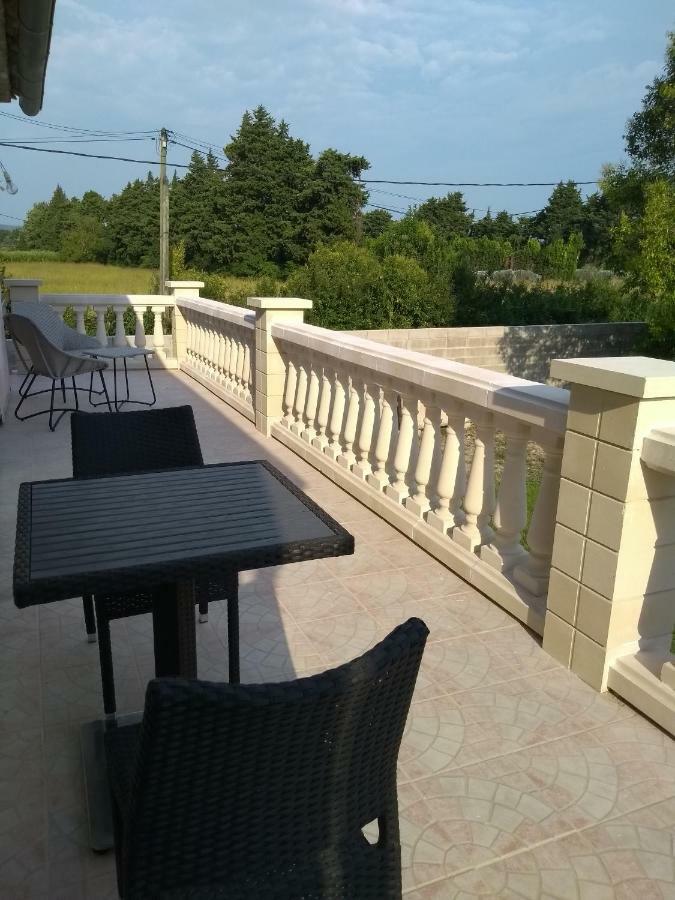 Maison 4 Etoiles Et Studio 3 Etoiles Independants Avec Piscine Л'Иль-сюр-ла-Сорг Экстерьер фото